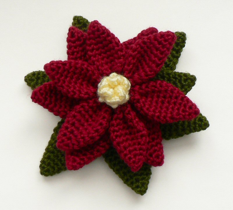 http://www.planetjune.com/blog/images/poinsettia_crocheted.jpg