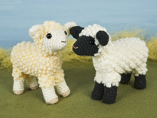 Farmyard Sheep amigurumi crochet pattern by PlanetJune