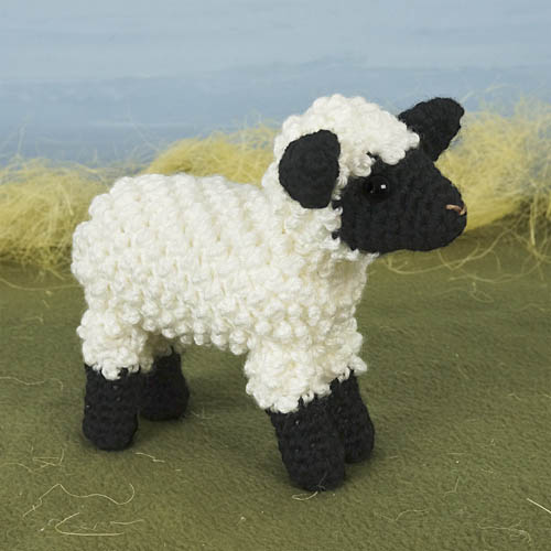 Farmyard Sheep amigurumi crochet pattern by PlanetJune