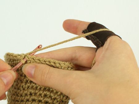 Is there some kind of finger protector for holding the yarn
