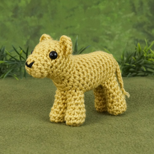 Lion Cub crochet pattern by PlanetJune