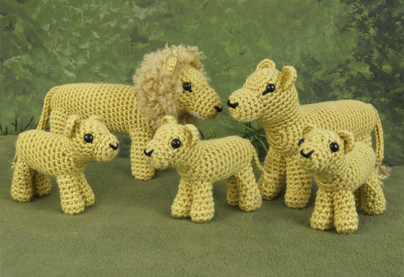 Lion Family crochet patterns by PlanetJune