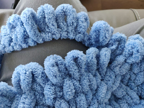 My way of joining loop yarn. #handknittips #fingerknittip #fingerknitt