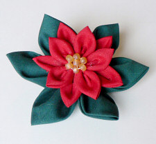 tsumami kanzashi poinsettia by planetjune