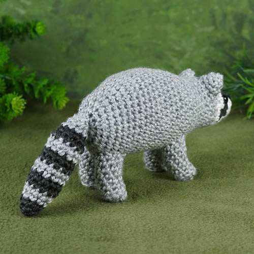 raccoon amigurumi crochet pattern by planetjune