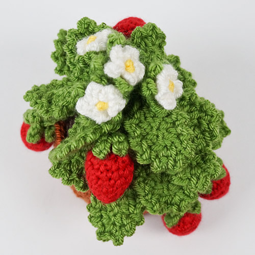 Strawberry Plant crochet pattern by PlanetJune