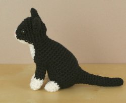 (image for) AmiCats Tuxedo Cat amigurumi crochet pattern
