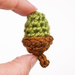 (image for) Oak Leaf Collection & Life-Sized Acorn: THREE crochet patterns