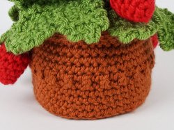 (image for) Strawberry Plant crochet pattern