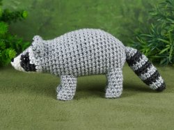 (image for) Raccoon amigurumi crochet pattern